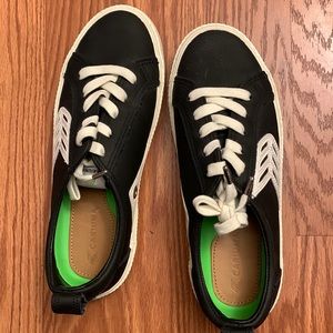Cariuma Black Leather Sneakers